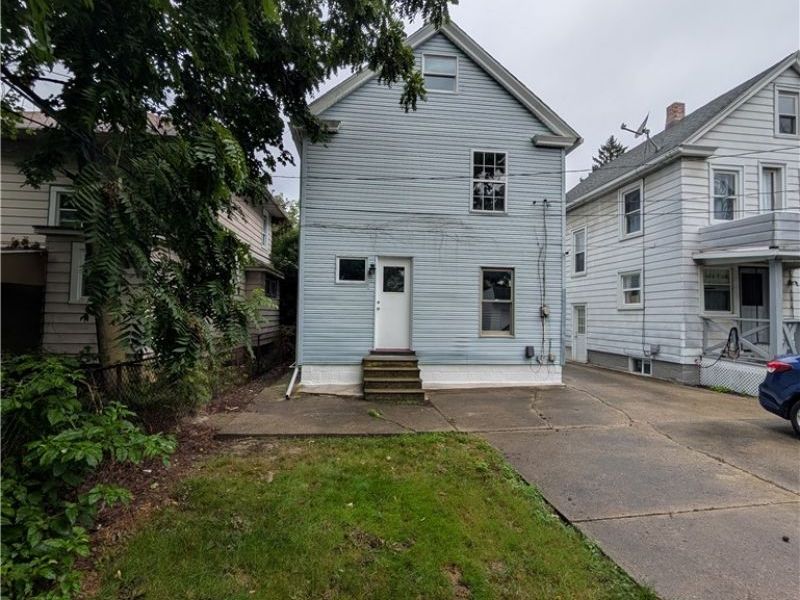 807 Woodland Avenue, Elyria, OH 44035 Photo 2