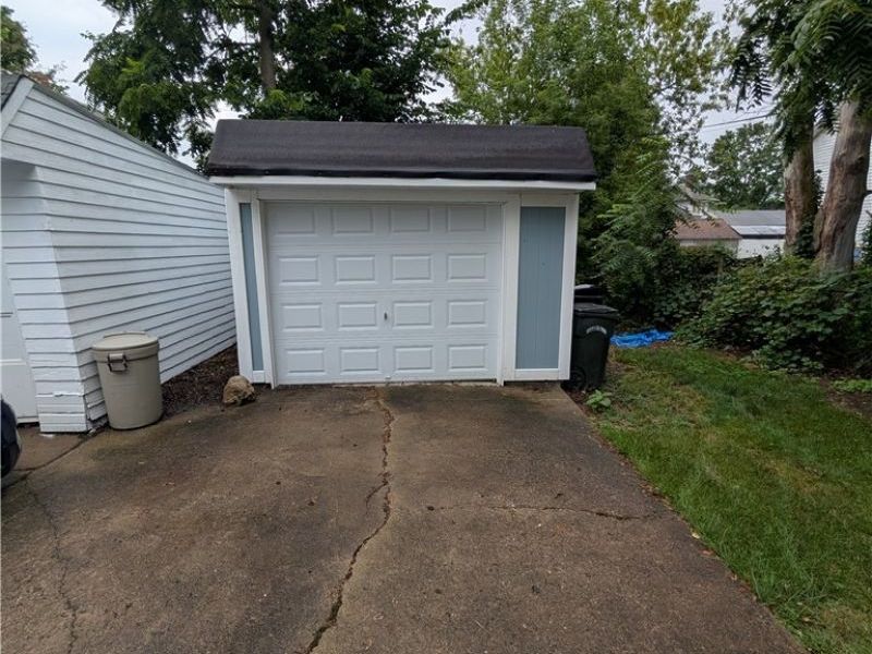 807 Woodland Avenue, Elyria, OH 44035 Photo 3