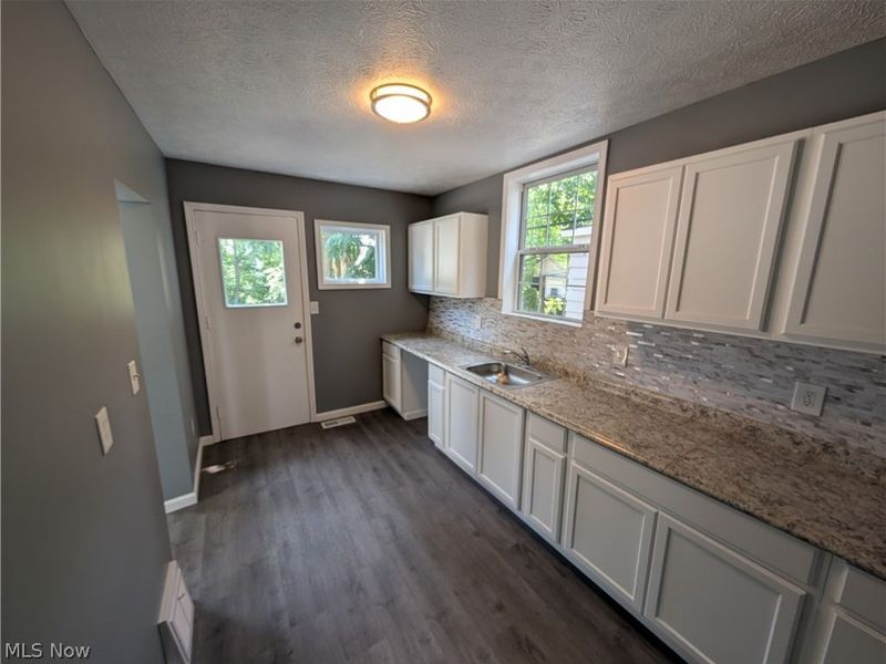 807 Woodland Avenue, Elyria, OH 44035 Photo 9