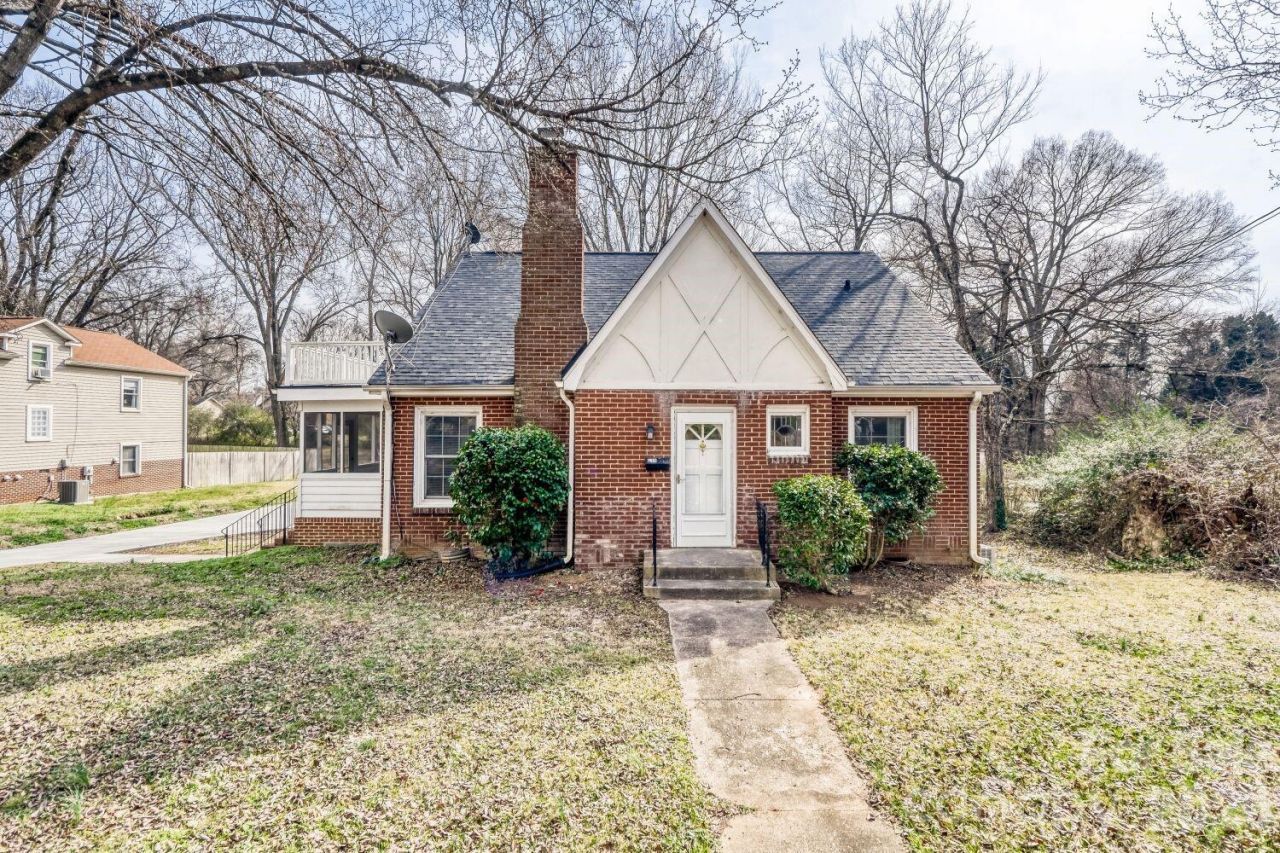 639 E Iredell Avenue, Mooresville, NC 28115 Main Photo