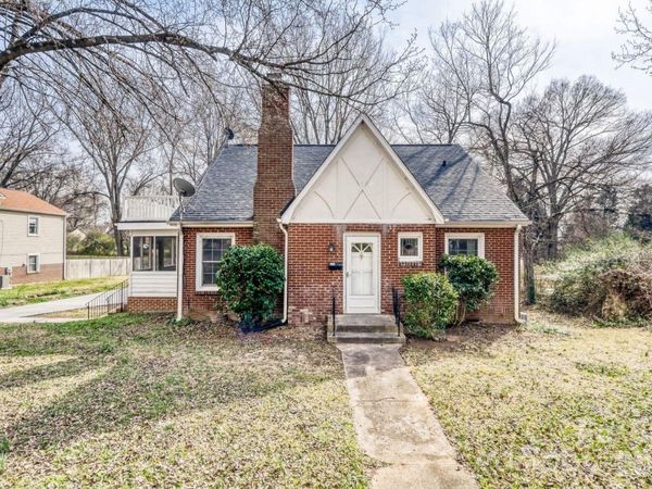 639 E Iredell Avenue, Mooresville, NC 28115