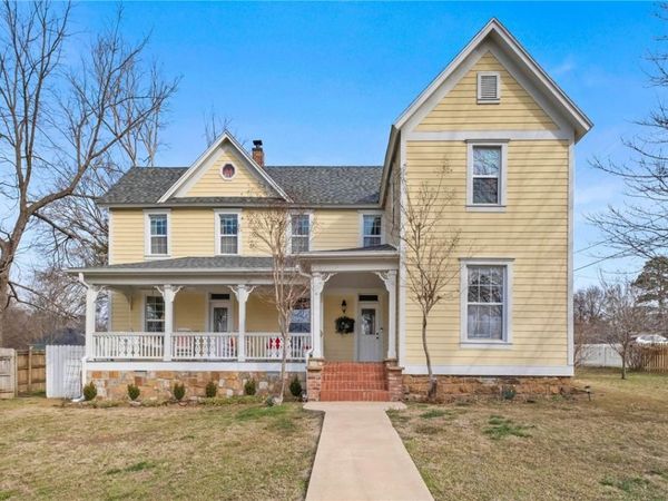 102 W Bush Street, Prairie Grove, AR 72753