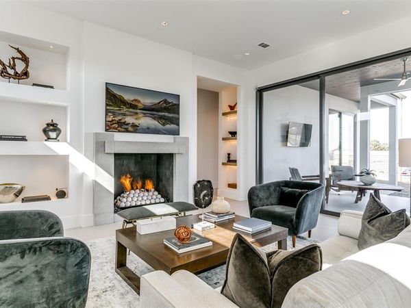 315 Regal Lane , Irving, TX 75039