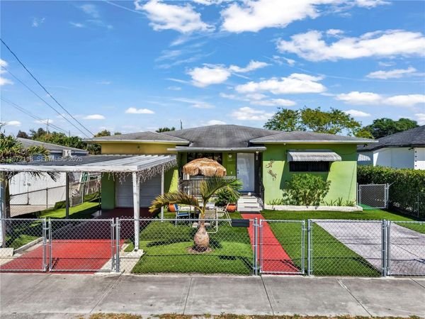 3049 NW 51st St , Miami, FL 33142