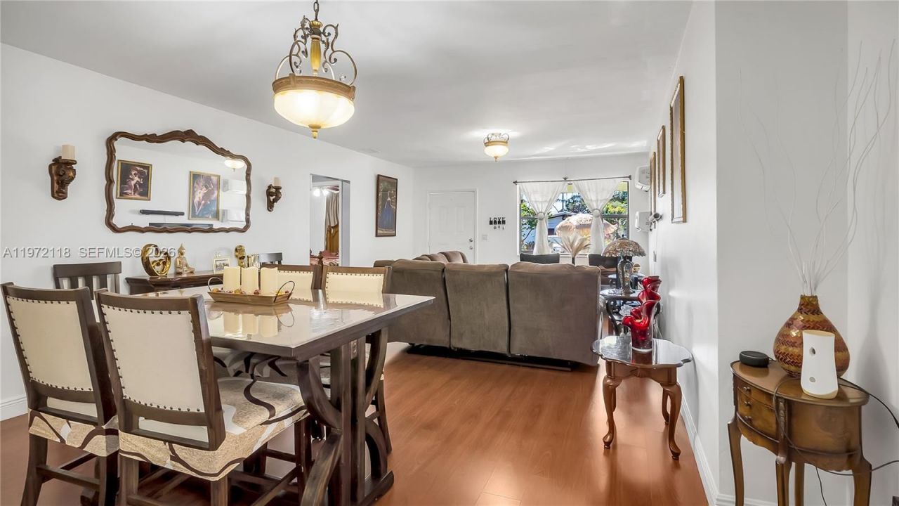 3049 NW 51st St, Miami, FL 33142 Photo