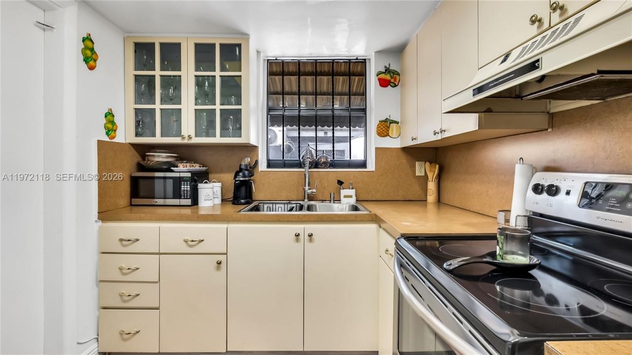 3049 NW 51st St, Miami, FL 33142 Photo