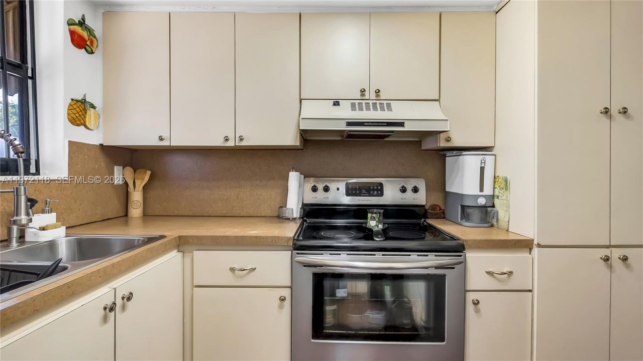 3049 NW 51st St, Miami, FL 33142 Photo