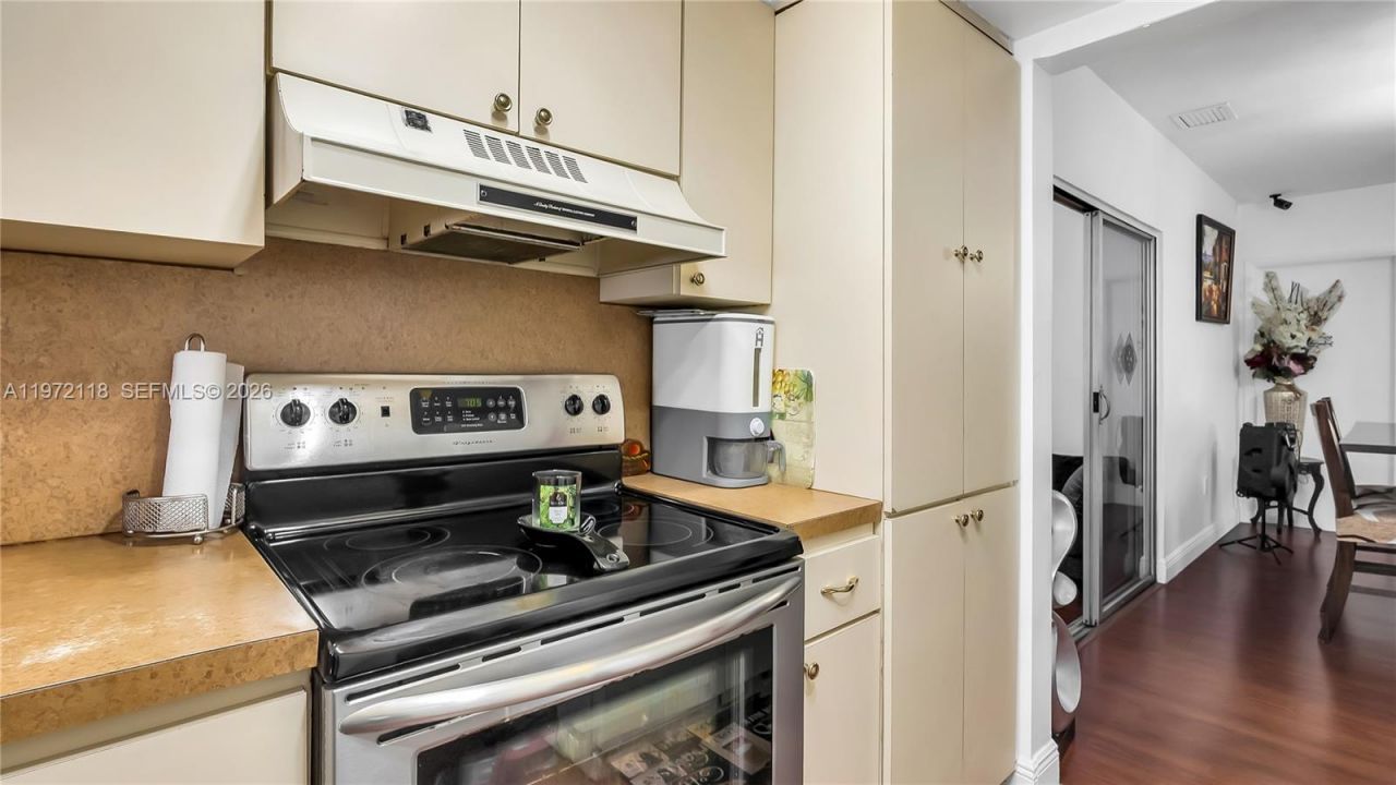 3049 NW 51st St, Miami, FL 33142 Photo