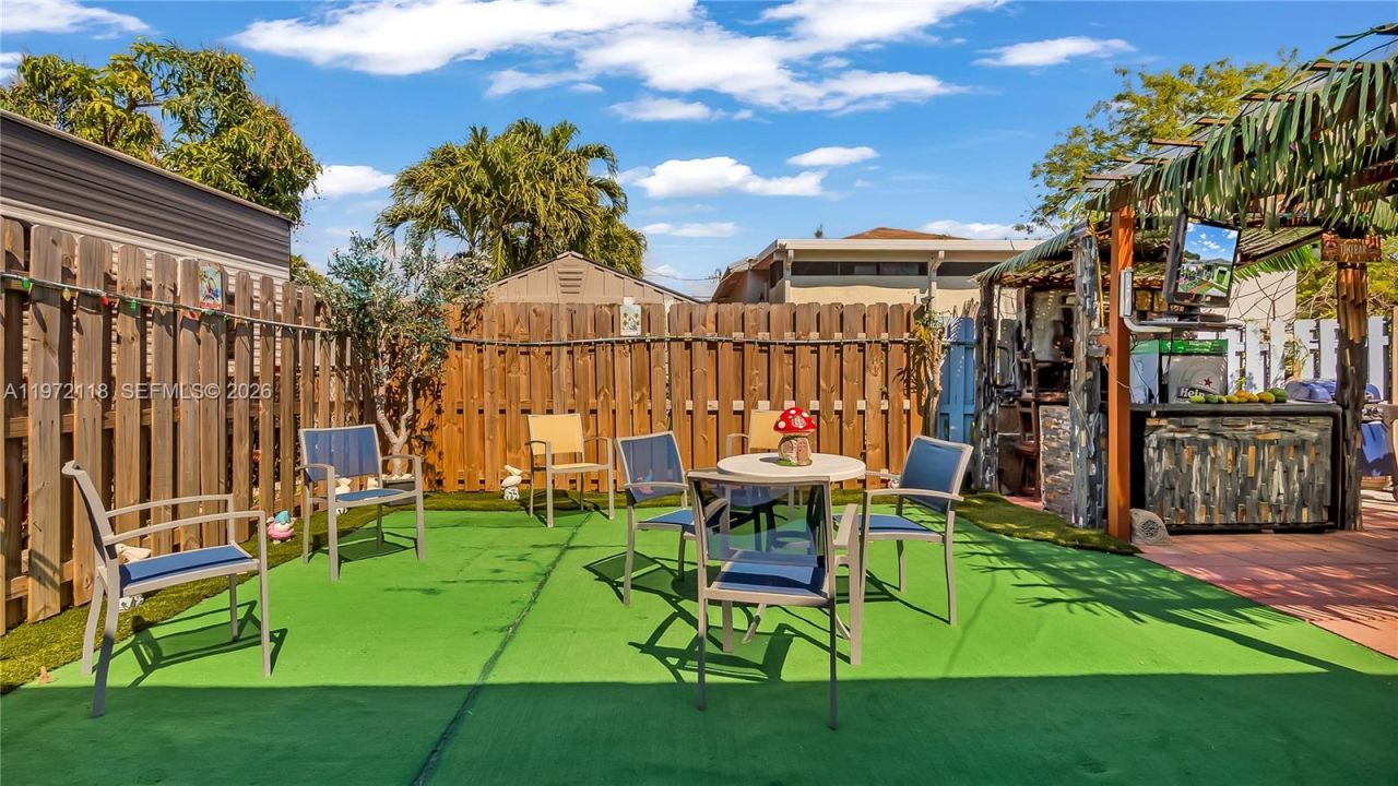 3049 NW 51st St, Miami, FL 33142 Photo