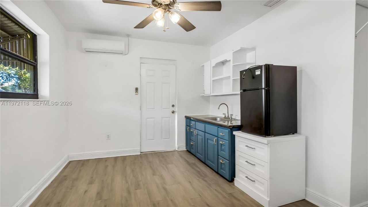 3049 NW 51st St, Miami, FL 33142 Photo