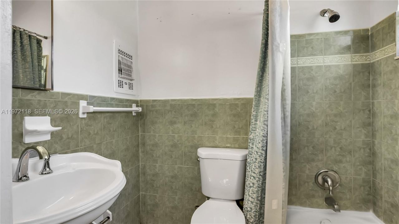 3049 NW 51st St, Miami, FL 33142 Photo