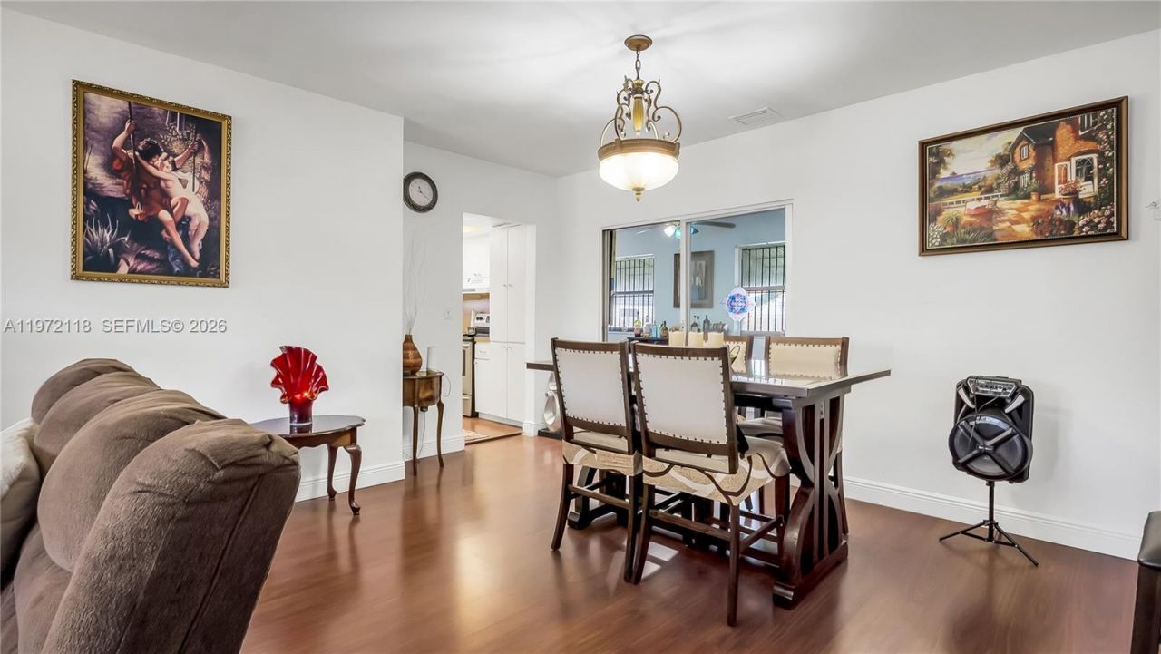 3049 NW 51st St, Miami, FL 33142 Photo