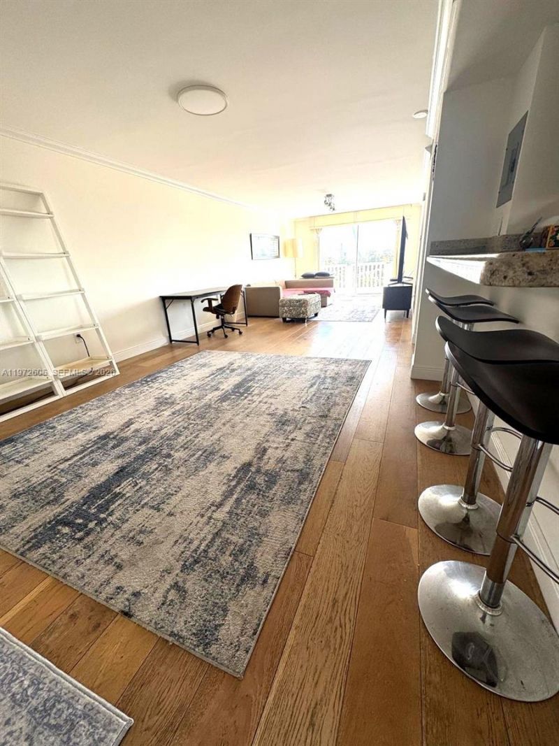 910 Michigan Ave , Unit 501, Miami Beach, FL 33139 Photo