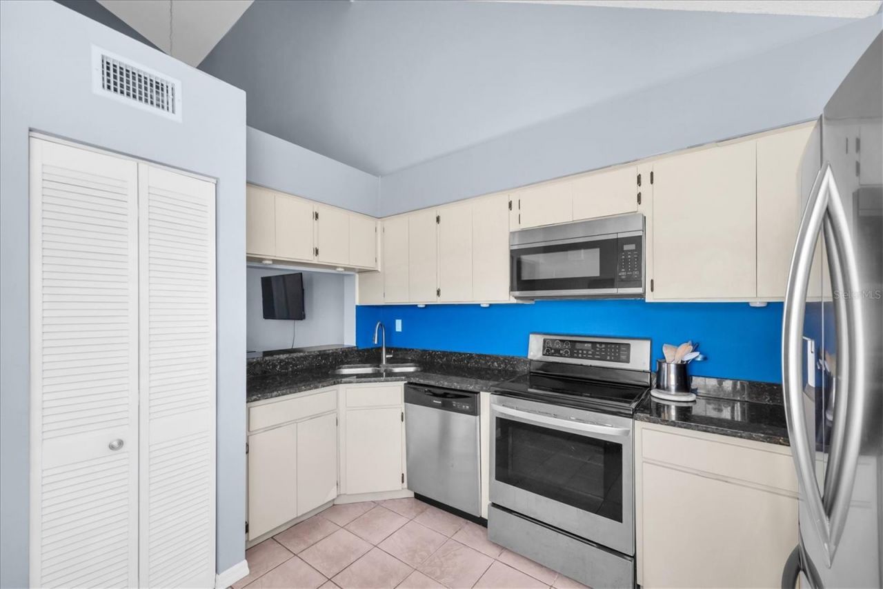 6931 Stones Throw Circle N, Unit 5302, Saint Petersburg, FL 33710 Photo