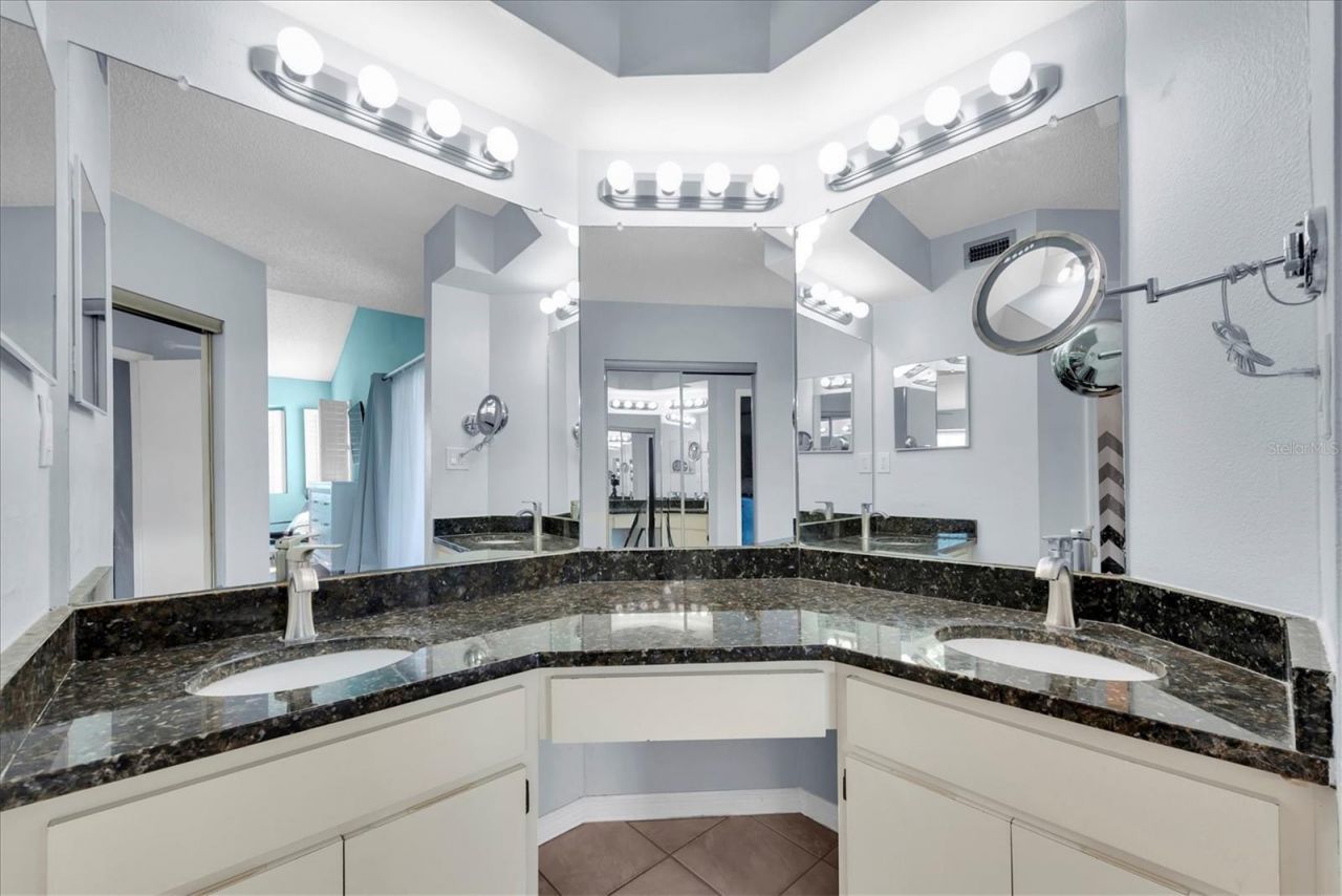 6931 Stones Throw Circle N, Unit 5302, Saint Petersburg, FL 33710 Photo