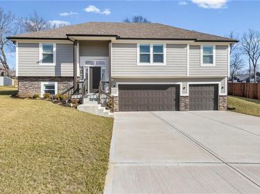 1404 NW Maple Drive, Grain Valley, MO 64029