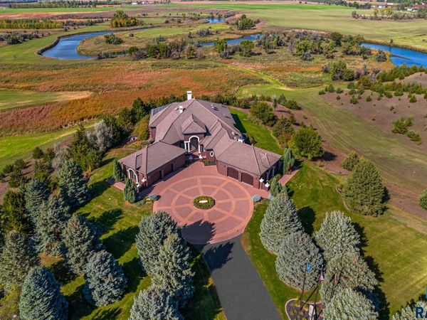 40580 250th St, Mitchell, SD 57301