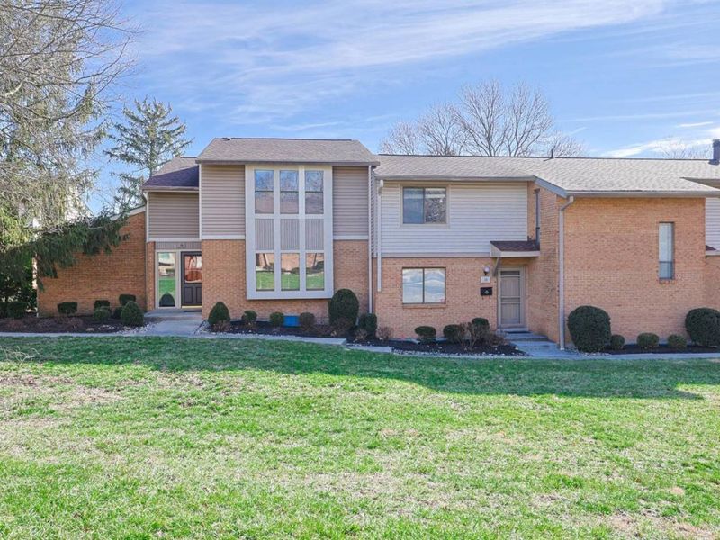 18 Oakwood Court, Springdale, OH 45246 Photo 1