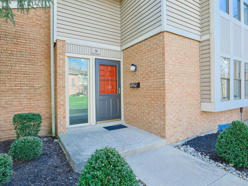 18 Oakwood Court, Springdale, OH 45246 Photo 2