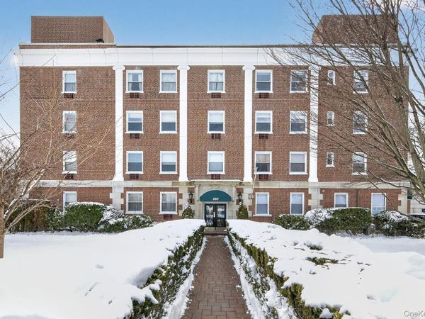 360 Stewart Avenue, Unit 2B, Garden City, NY 11530