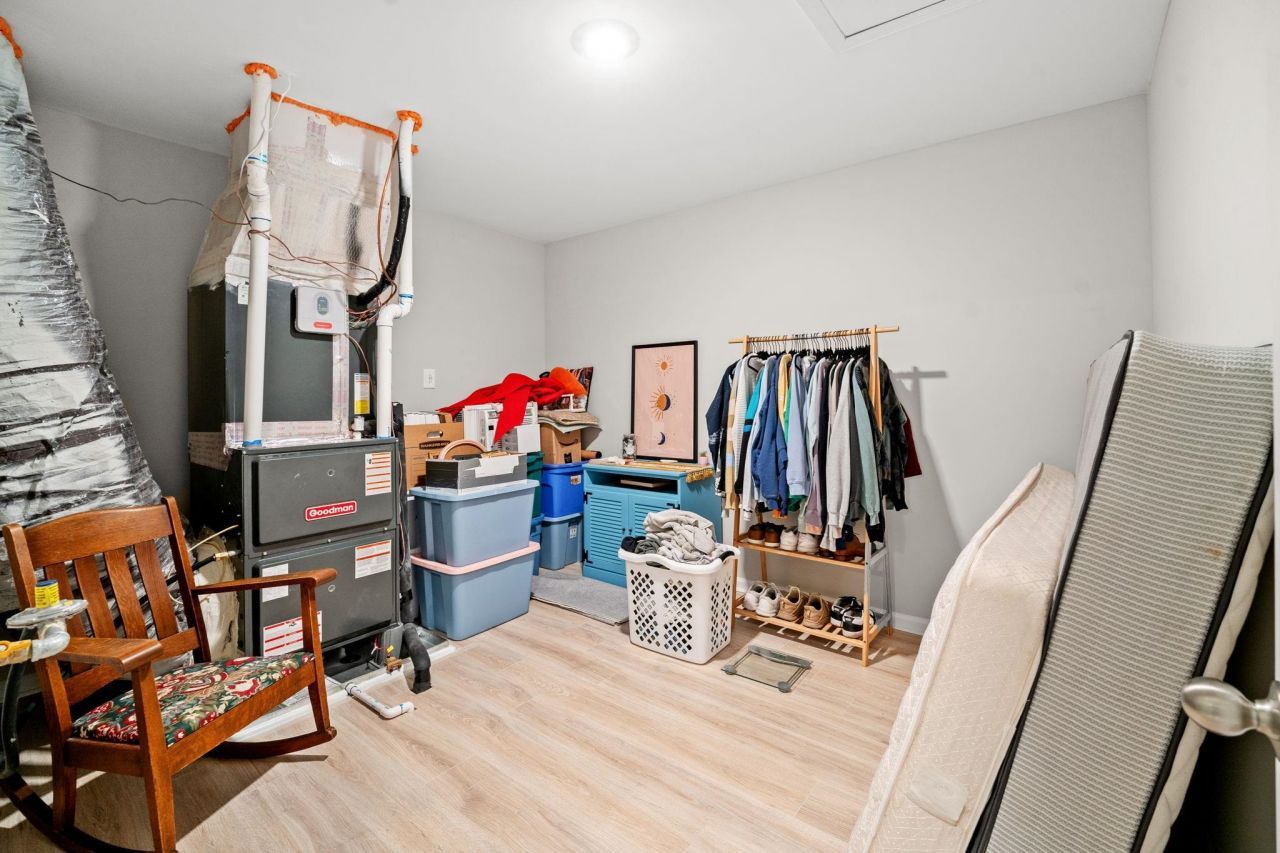 656 Hickman St. Photo 23