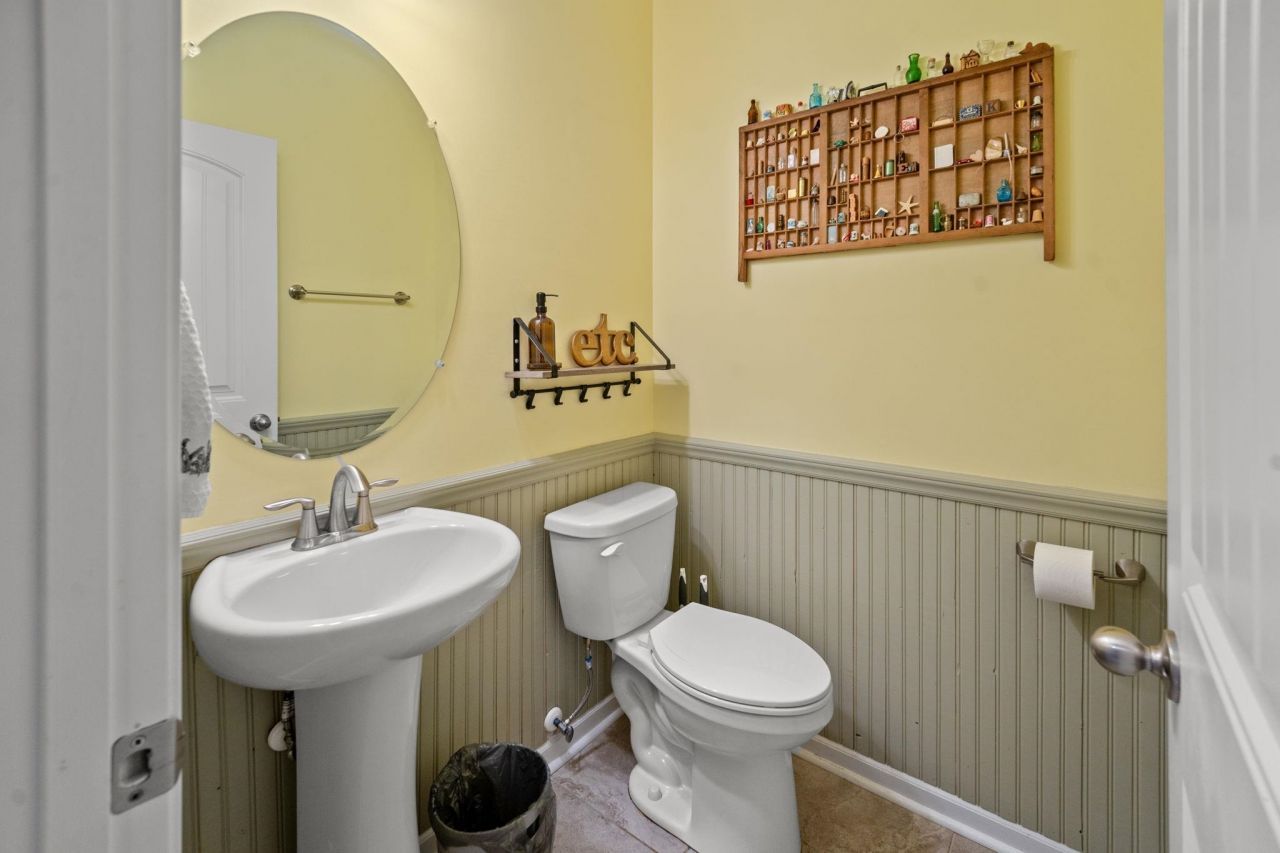 656 Hickman St. Photo 26