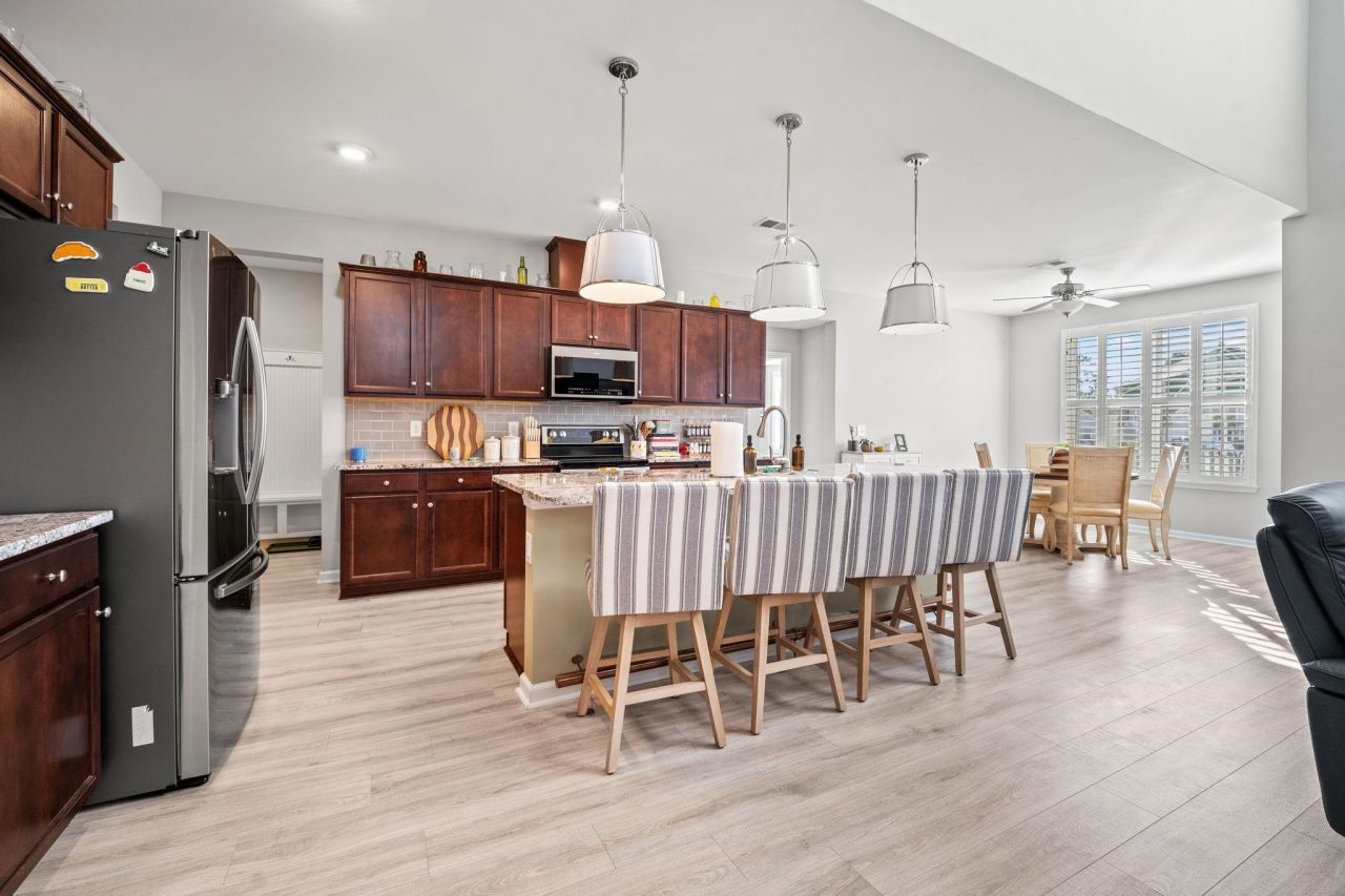 656 Hickman St. Photo 9