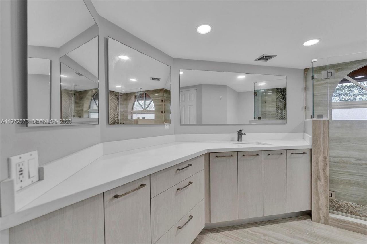 15575 N Miami Lakeway N , Unit 305, Miami Lakes, FL 33014 Photo