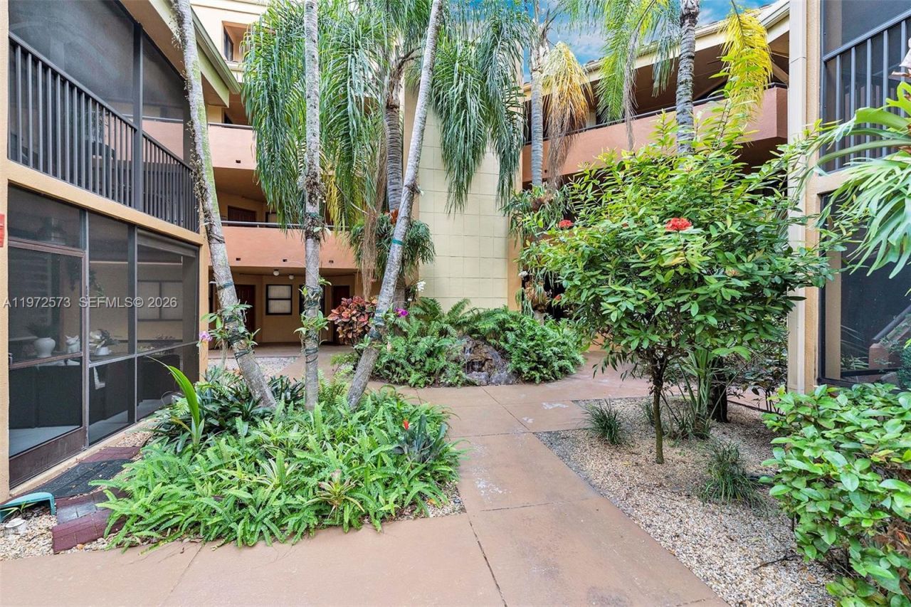 15575 N Miami Lakeway N , Unit 305, Miami Lakes, FL 33014 Photo