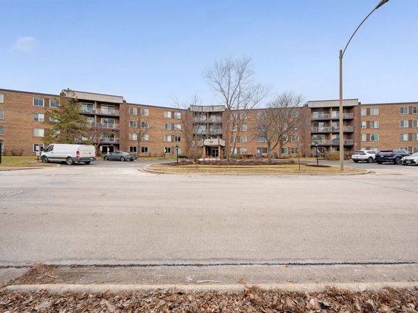 909 E Kenilworth Avenue, Unit 321, Palatine, IL 60074