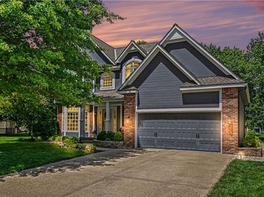 1561 Parkside Drive, Liberty, MO 64068