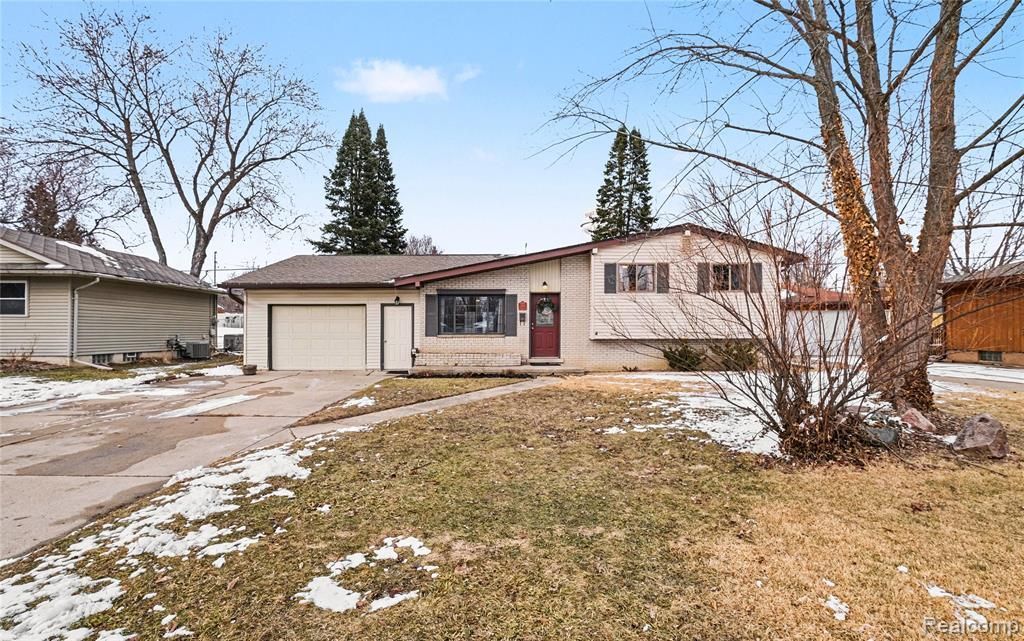 8480 Chelmsford Drive, Swartz Creek, MI 48473 Main Photo