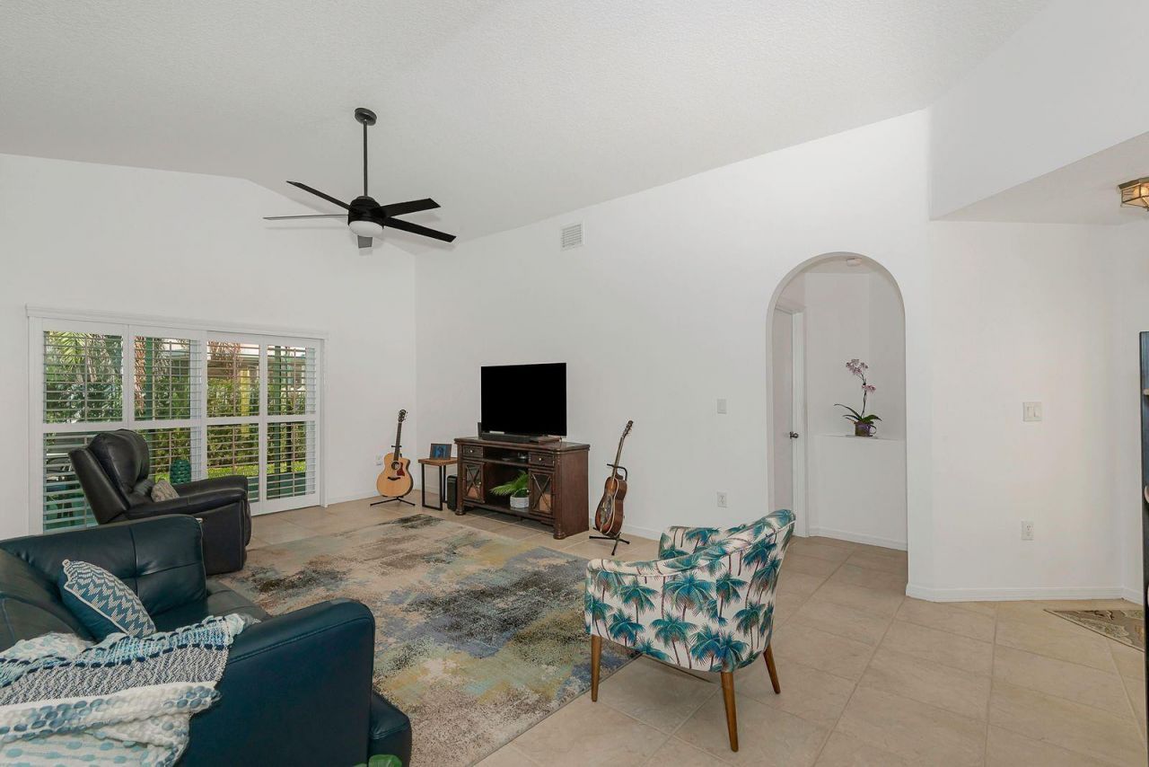 18921 NW 10 Street, Pembroke Pines, FL 33029 Photo