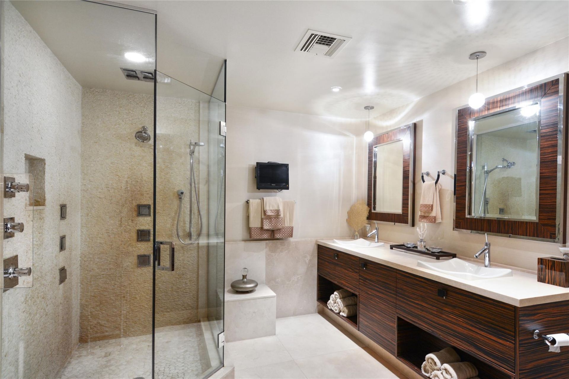 1 N Fort Lauderdale Beach Boulevard, Unit Lp 2302, Fort Lauderdale, FL 33304 Photo