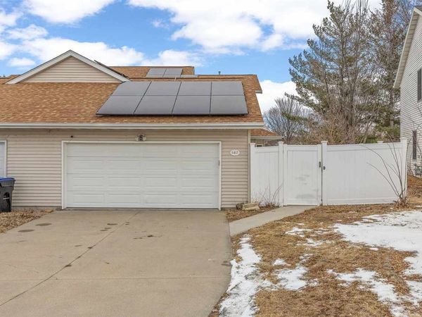 1413 Kenai Ct, Coralville, IA 52241