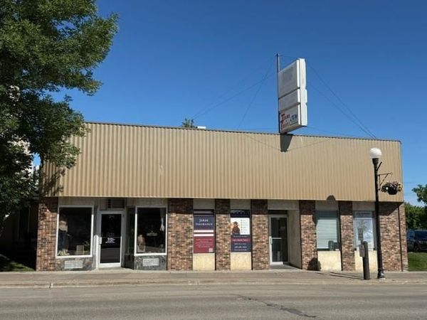 211/213 Broadway Street N, Crookston, MN 56716