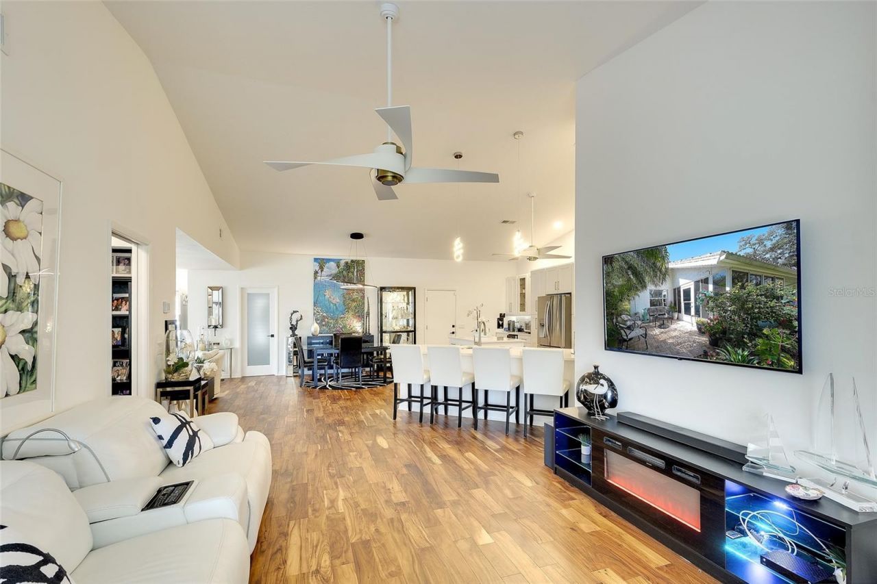 5803 Garden Lakes Drive, Bradenton, FL 34203 Photo