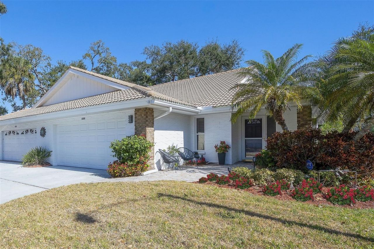 5803 Garden Lakes Drive, Bradenton, FL 34203 Photo