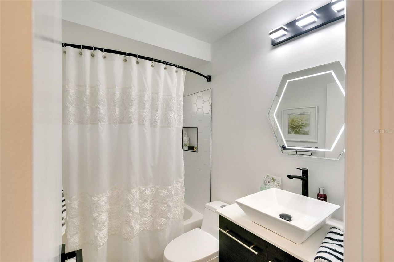 5803 Garden Lakes Drive, Bradenton, FL 34203 Photo