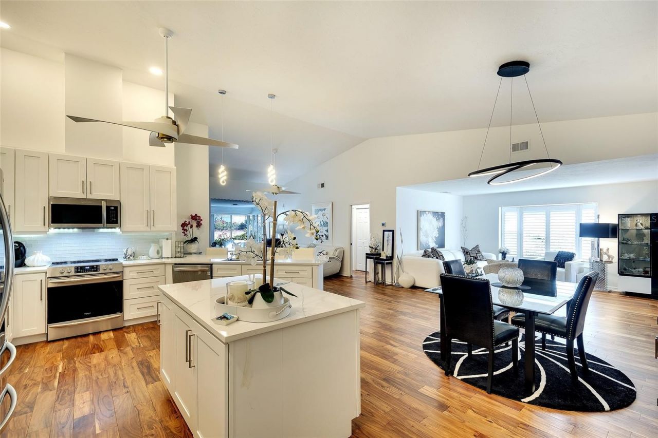 5803 Garden Lakes Drive, Bradenton, FL 34203 Photo