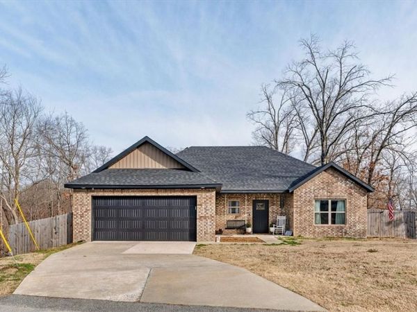 2 Munster Drive, Bella Vista, AR 72715