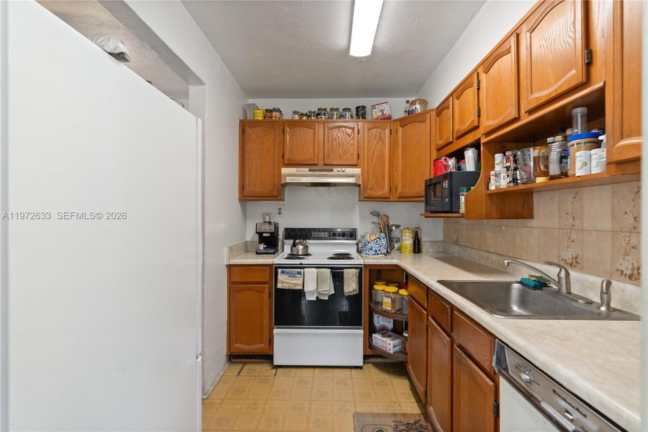 5730 SW 42nd Ter, South Miami, FL 33155 Photo