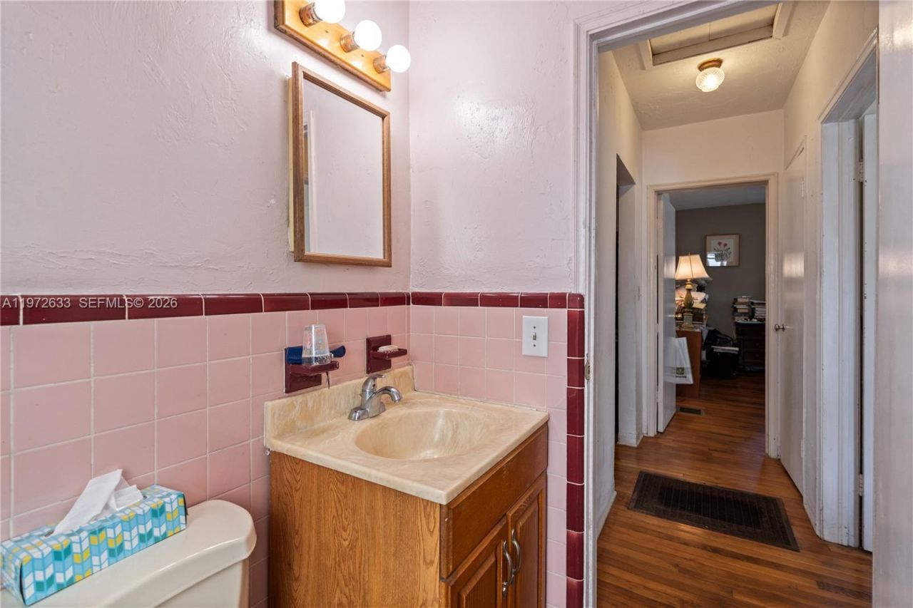 5730 SW 42nd Ter, South Miami, FL 33155 Photo