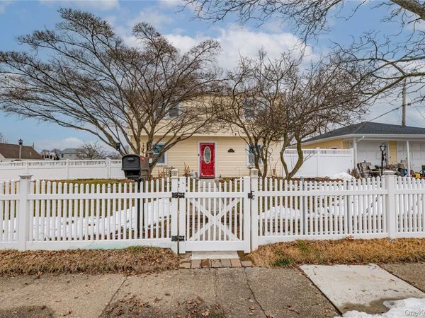 3 Brook Lane , Levittown, NY 11756