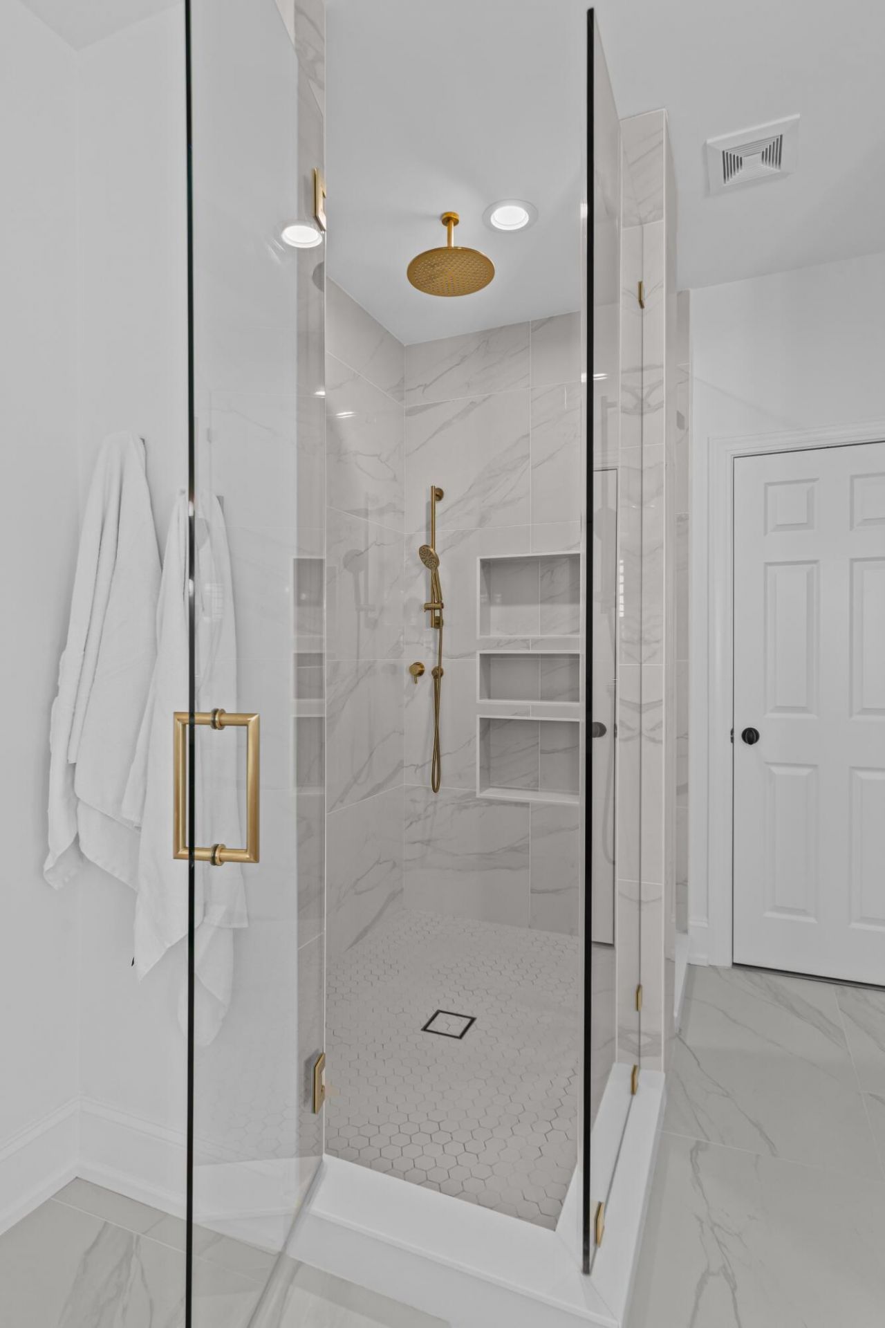 26 Woodford Street Photo 31