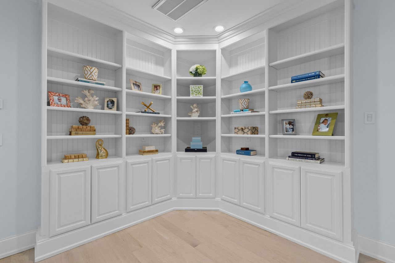 26 Woodford Street Photo 34