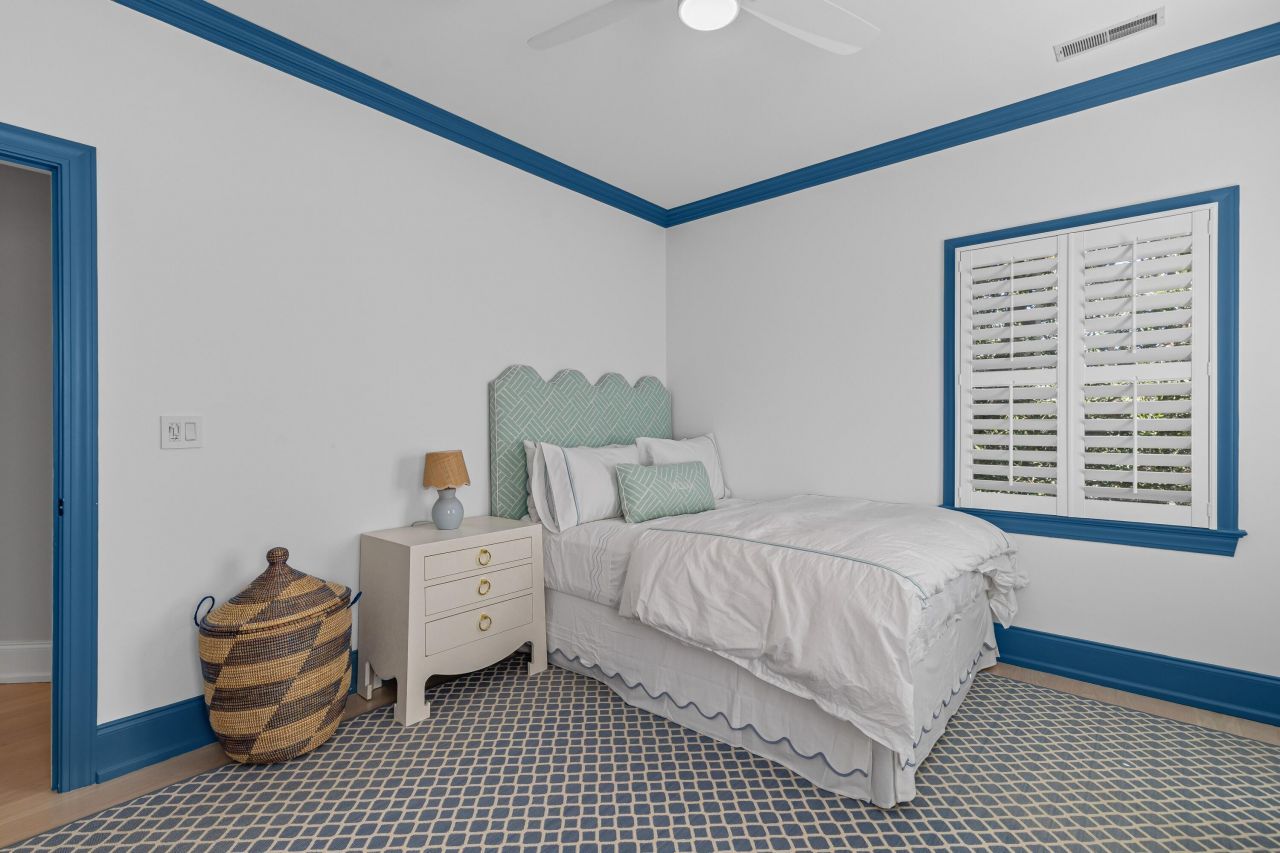 26 Woodford Street Photo 38