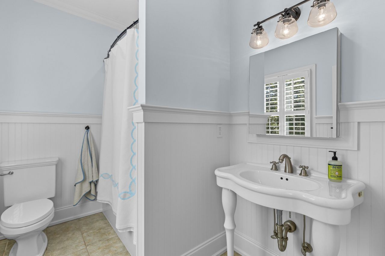 26 Woodford Street Photo 39