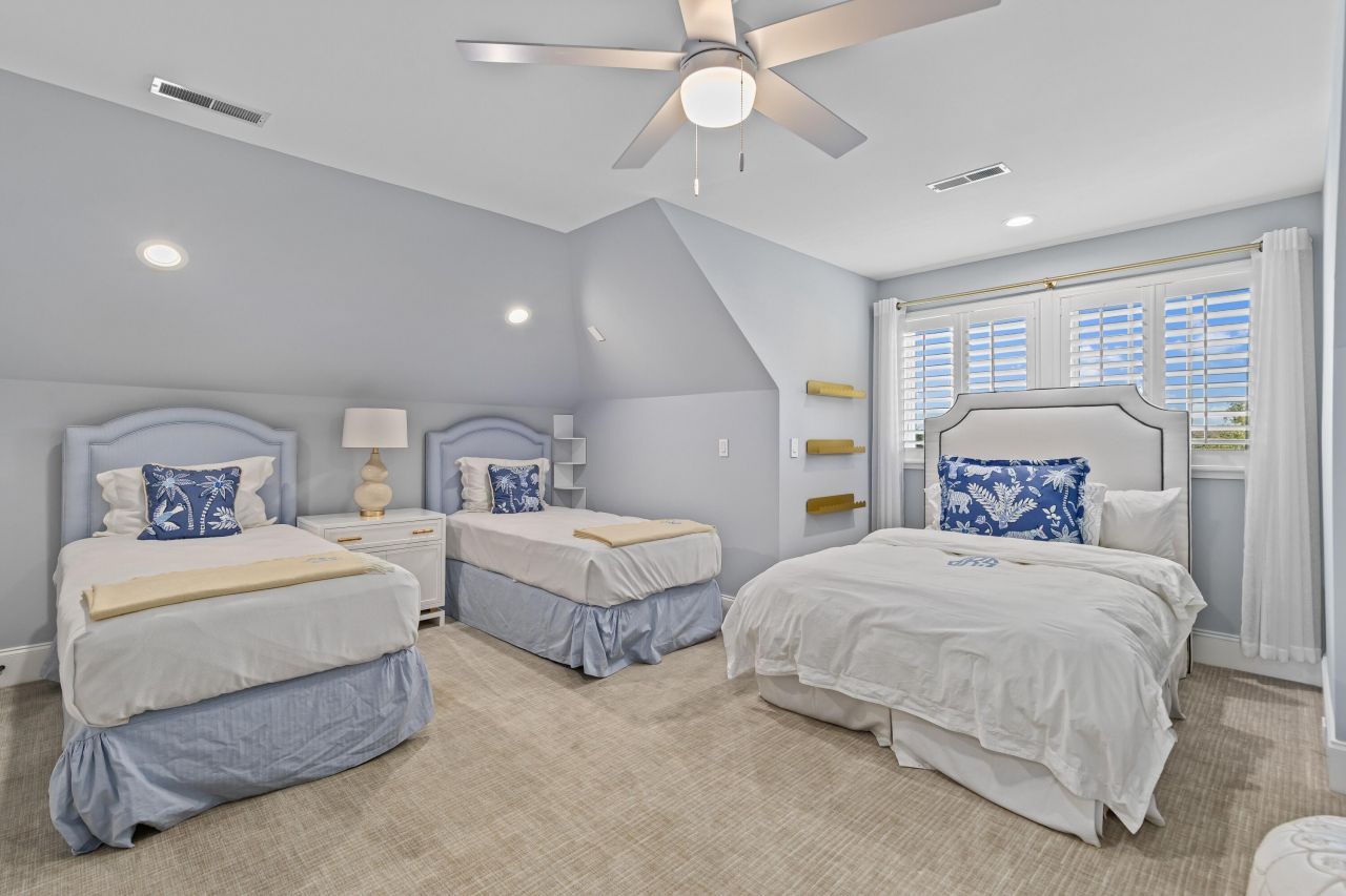 26 Woodford Street Photo 41