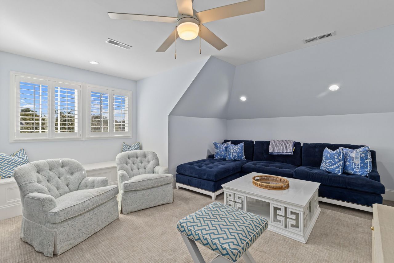 26 Woodford Street Photo 44